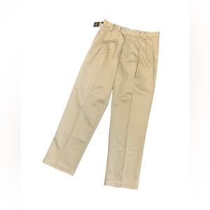 Dockers Men’s Never Iron Essential Khakis Pleated Classic Fit.  Sz 32 x 32. NWT!